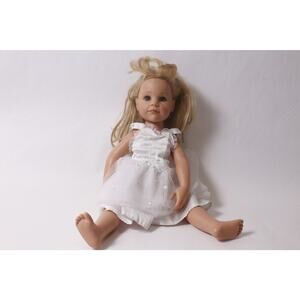 FAO Schwartz Vintage Götz Hannah Doll wearing White Dress with Rhinestones ~ 26